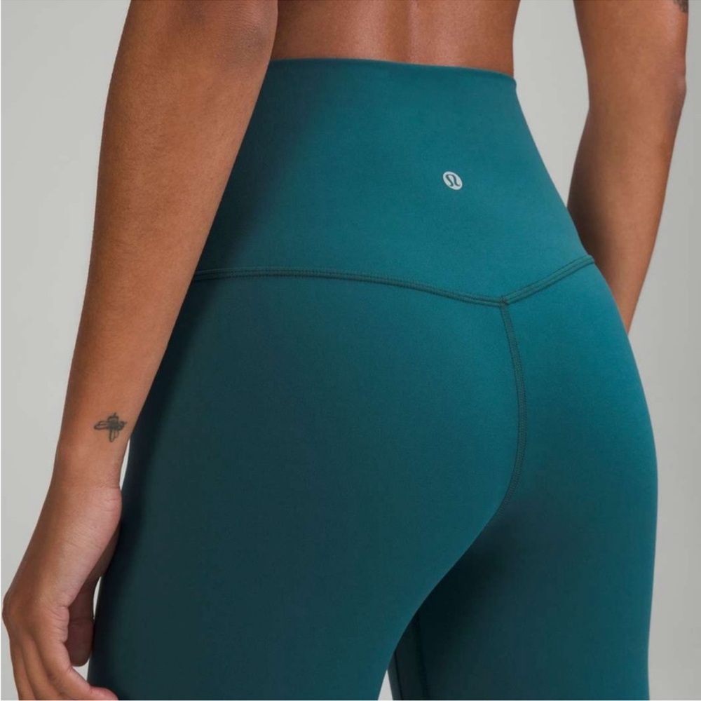 Lululemon Athletica Align High-Rise
Pant 28" in Green Jasper - Picture 2 of 6